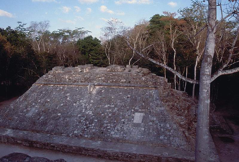 20_Kleine pyramide, Coba.jpg